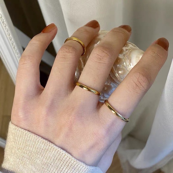 Thin band ring, stacking ring gold, stacking gold ring, tarnish free ring - Picture 3 of 5